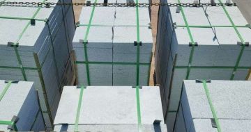 包头 芝麻白花岗岩5公分地铺石 花岗岩厂家工厂装车日常