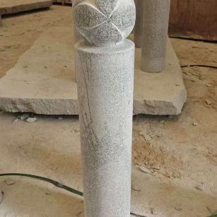 包头 芝麻白花岗岩石材挡车石柱、停车柱、圆柱挡车柱、方柱挡车柱等