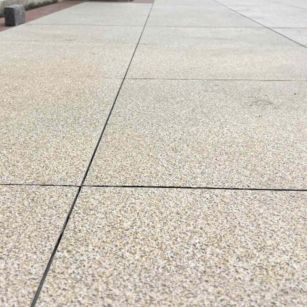 包头 黄金麻花岗岩石板材荔枝面地面铺装效果