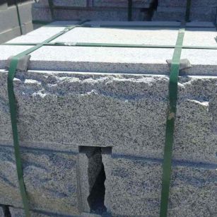 包头 芝麻白花岗岩自然面成品