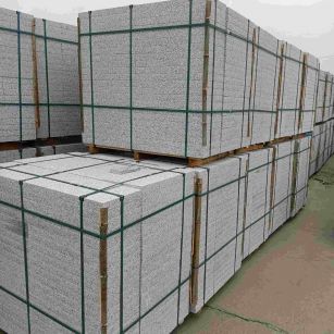 包头 白麻花岗岩石材荔枝面地铺石（300*600*50）