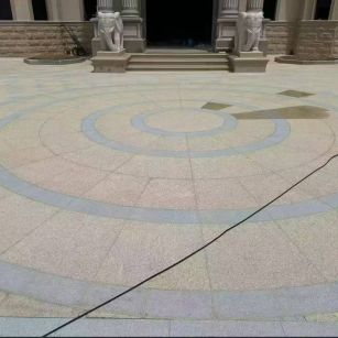 包头 黄金麻芝麻灰花岗岩石材地铺拼接效果