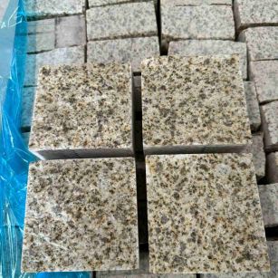 包头 黄金麻花岗岩自然面小方块，弹石，马蹄石等