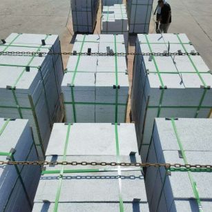 包头 芝麻白花岗岩5公分地铺石 花岗岩厂家工厂装车日常