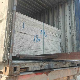 包头 芝麻白花岗岩石材3.0公分光面毛板装柜出货