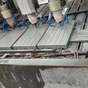 包头 芝麻白花岗岩荔枝面盲道雕刻