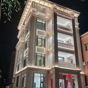 包头 芝麻白花岗岩别墅外墙夜间效果