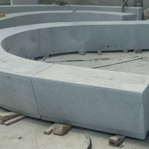 包头 芝麻白花岗岩光面弧形坐凳