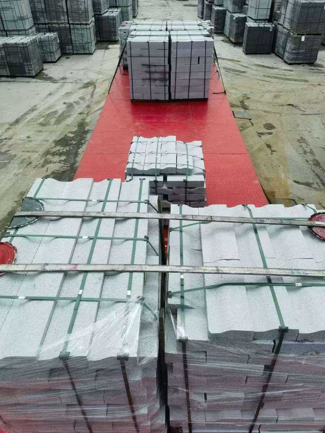 包头 芝麻白仿形加直形路沿石出货日常