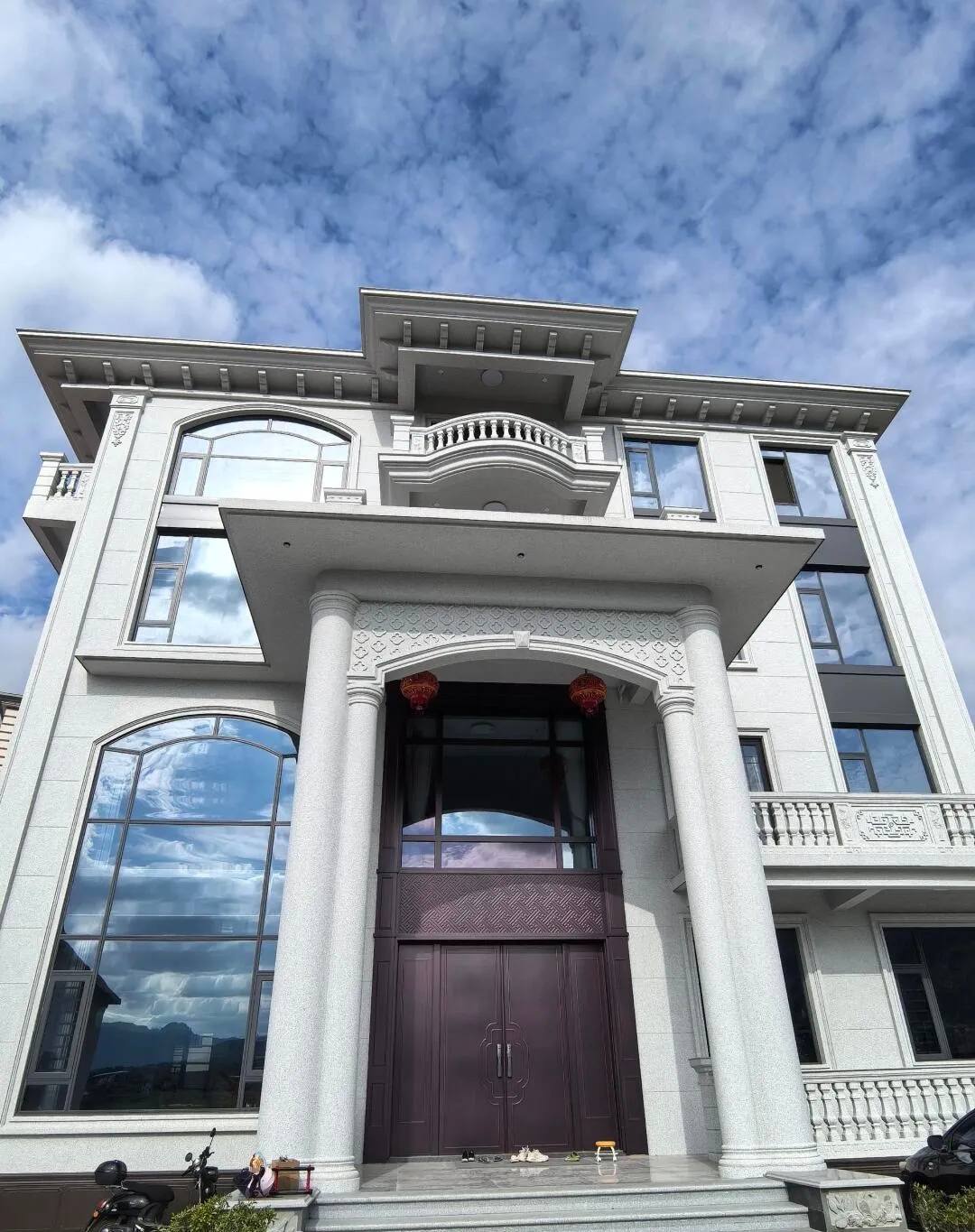 包头白麻别墅外墙干挂石材效果示例