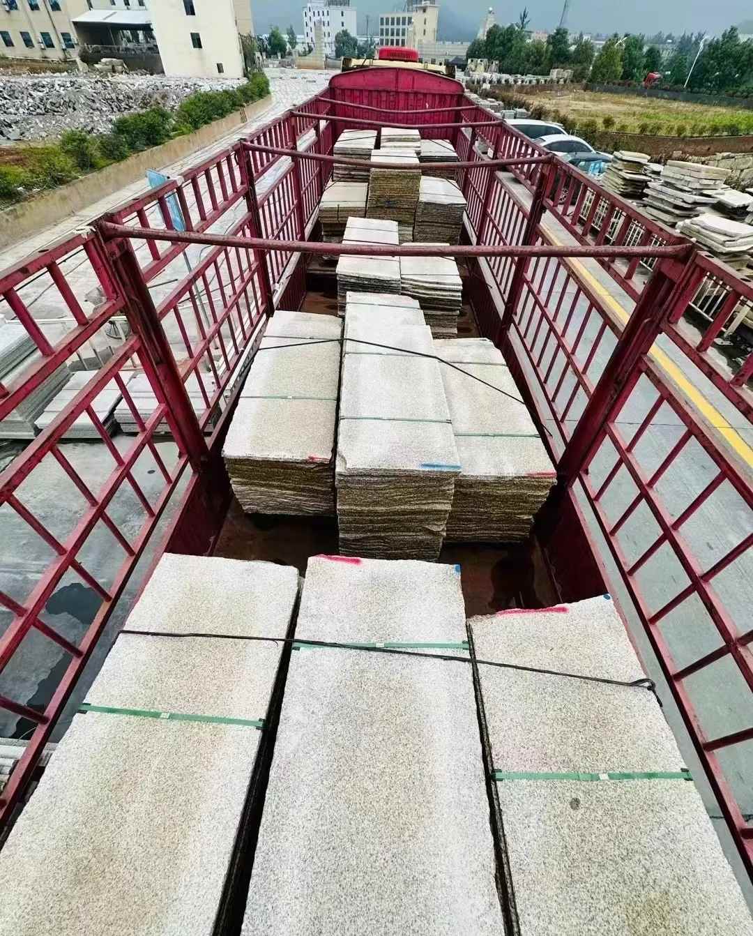 包头 黄金麻花岗岩荔枝面，光面毛板装车完成