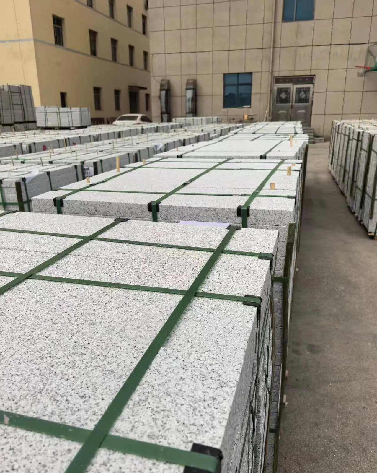 包头 白麻花岗岩5.0公分荔枝面地铺石