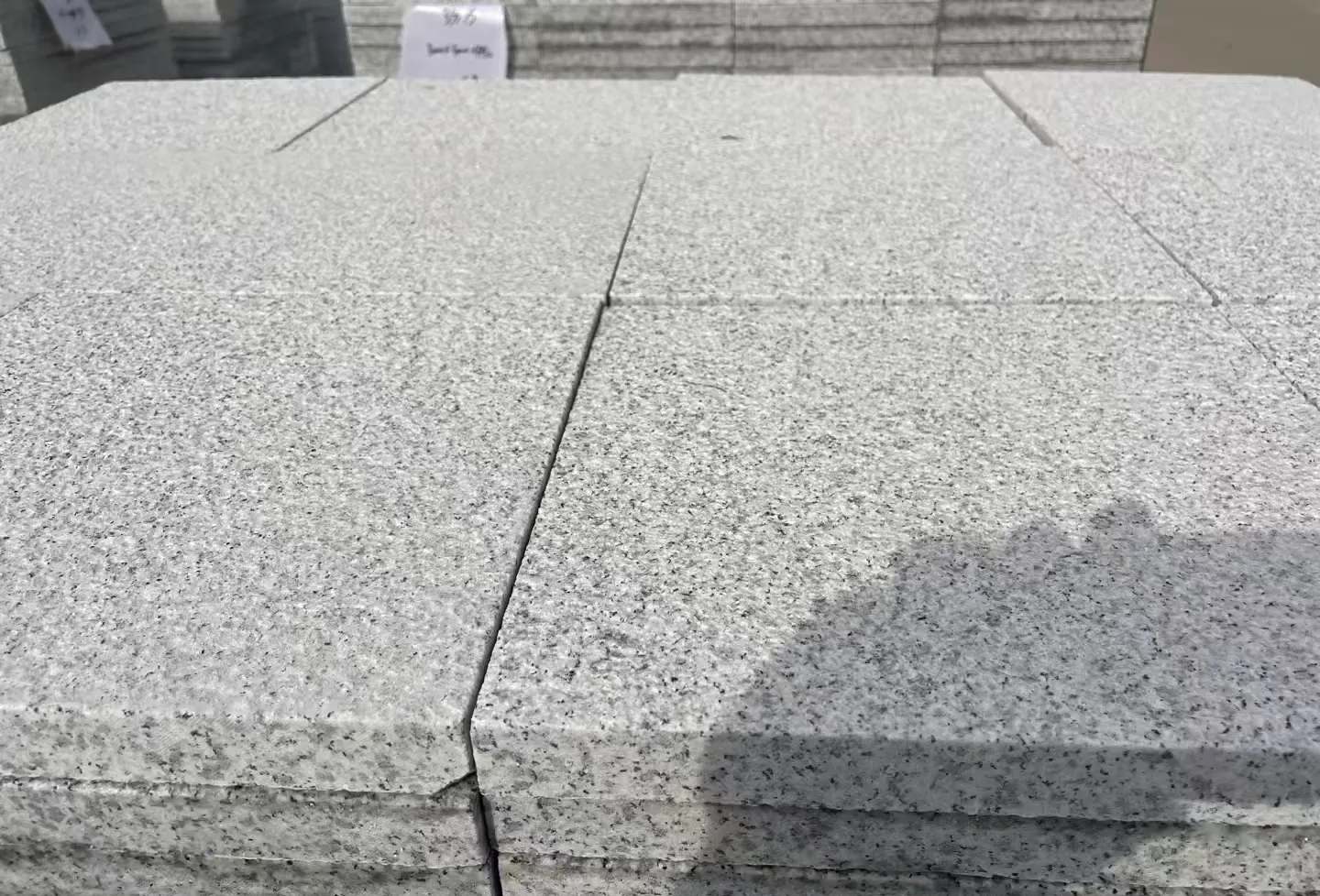 包头 白麻花岗岩石材推荐 荔枝面地铺石