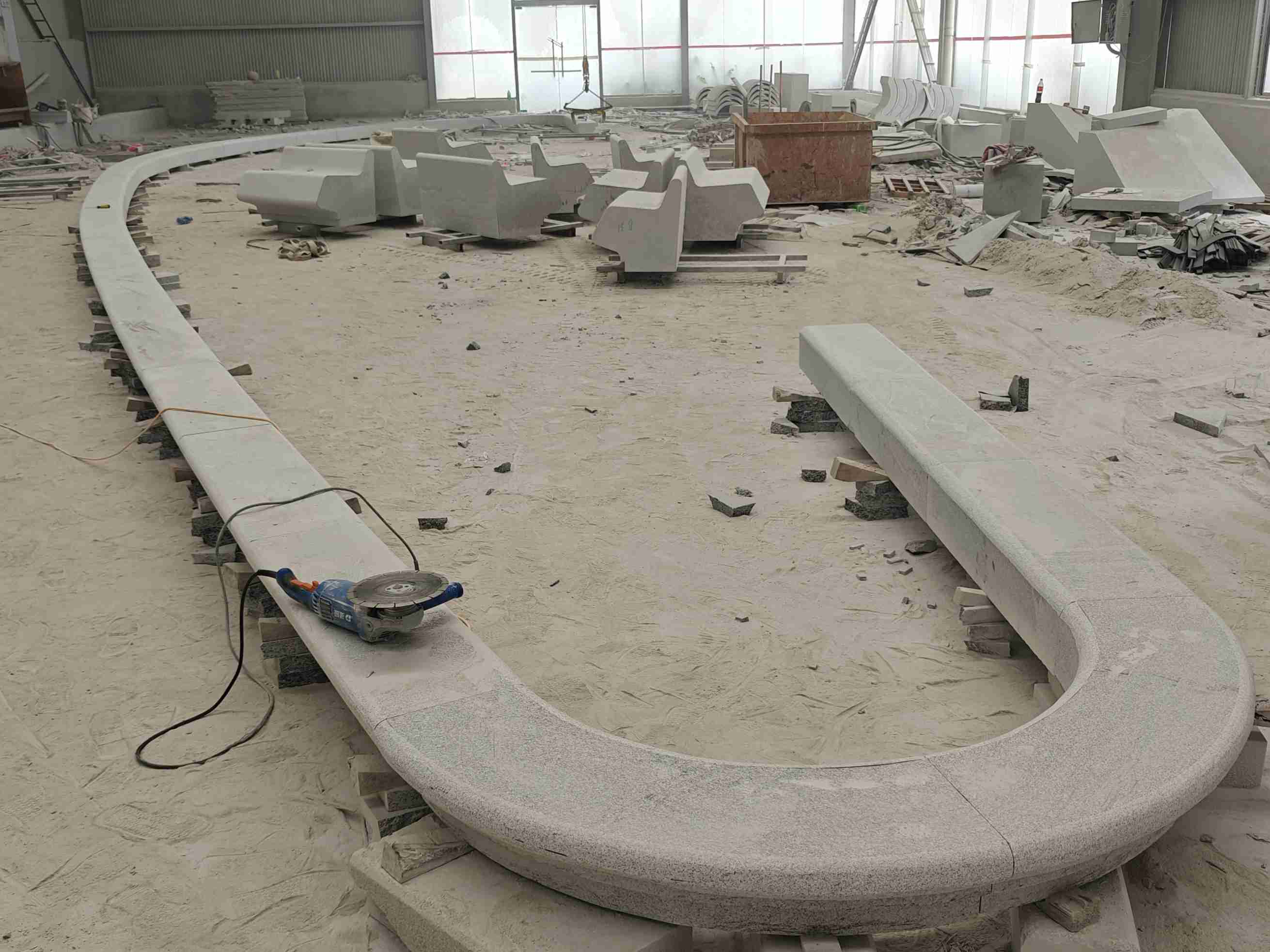 包头 芝麻白花岗岩弧形花坛石，坐凳石