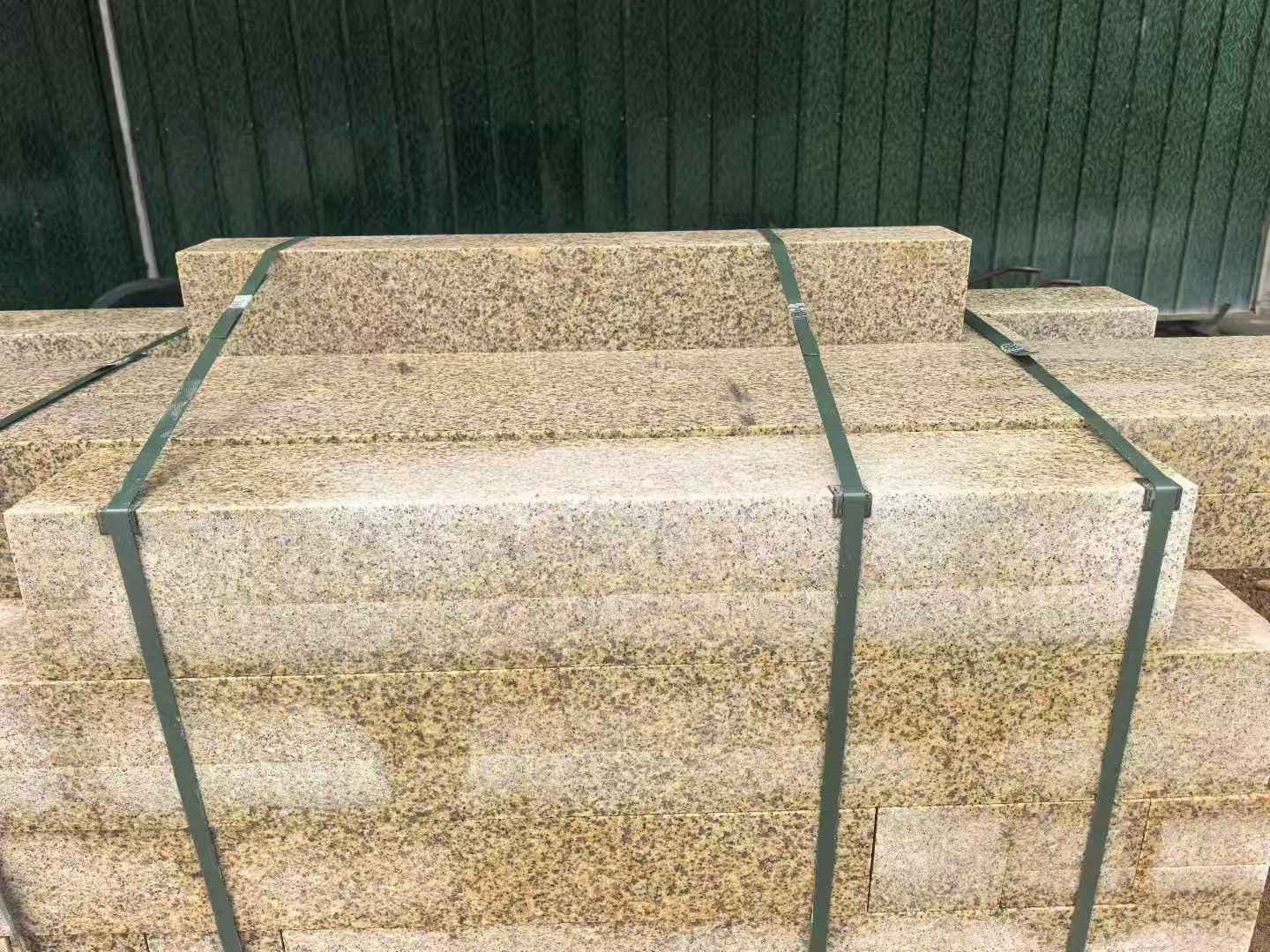 包头 黄金麻花岗岩石材机切面栏杆料半成品