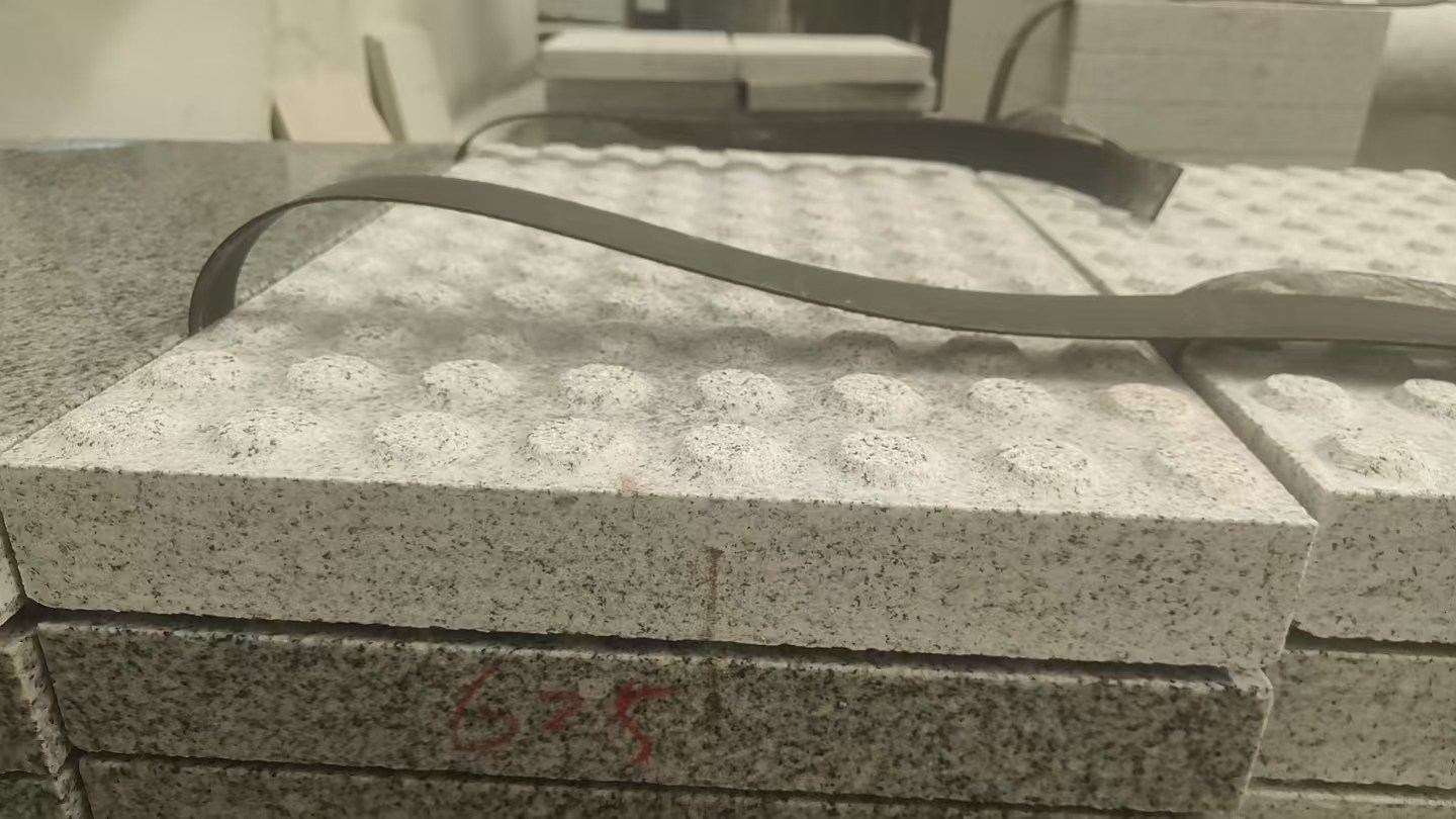 包头 芝麻白花岗岩6.0公分荔枝面五轴加工雕刻盲点