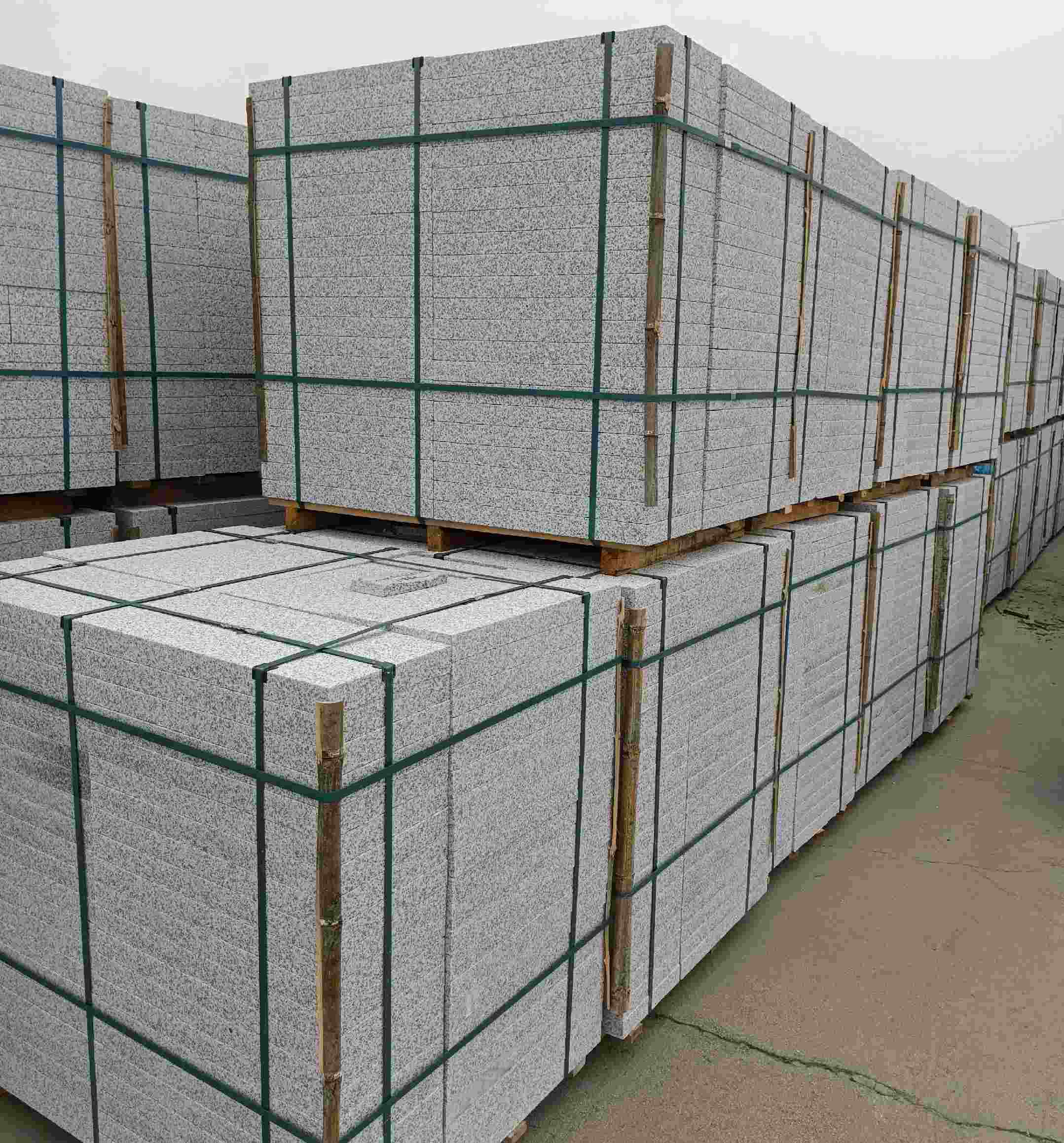 包头 白麻花岗岩石材荔枝面地铺石（300*600*50）