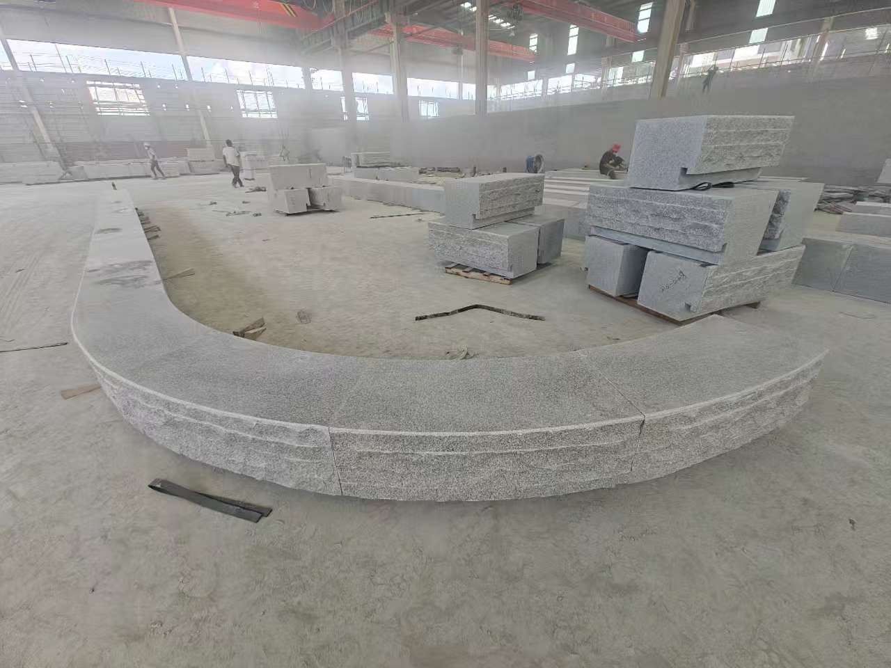 包头 芝麻白异形坐凳，自然面光面弧形加工