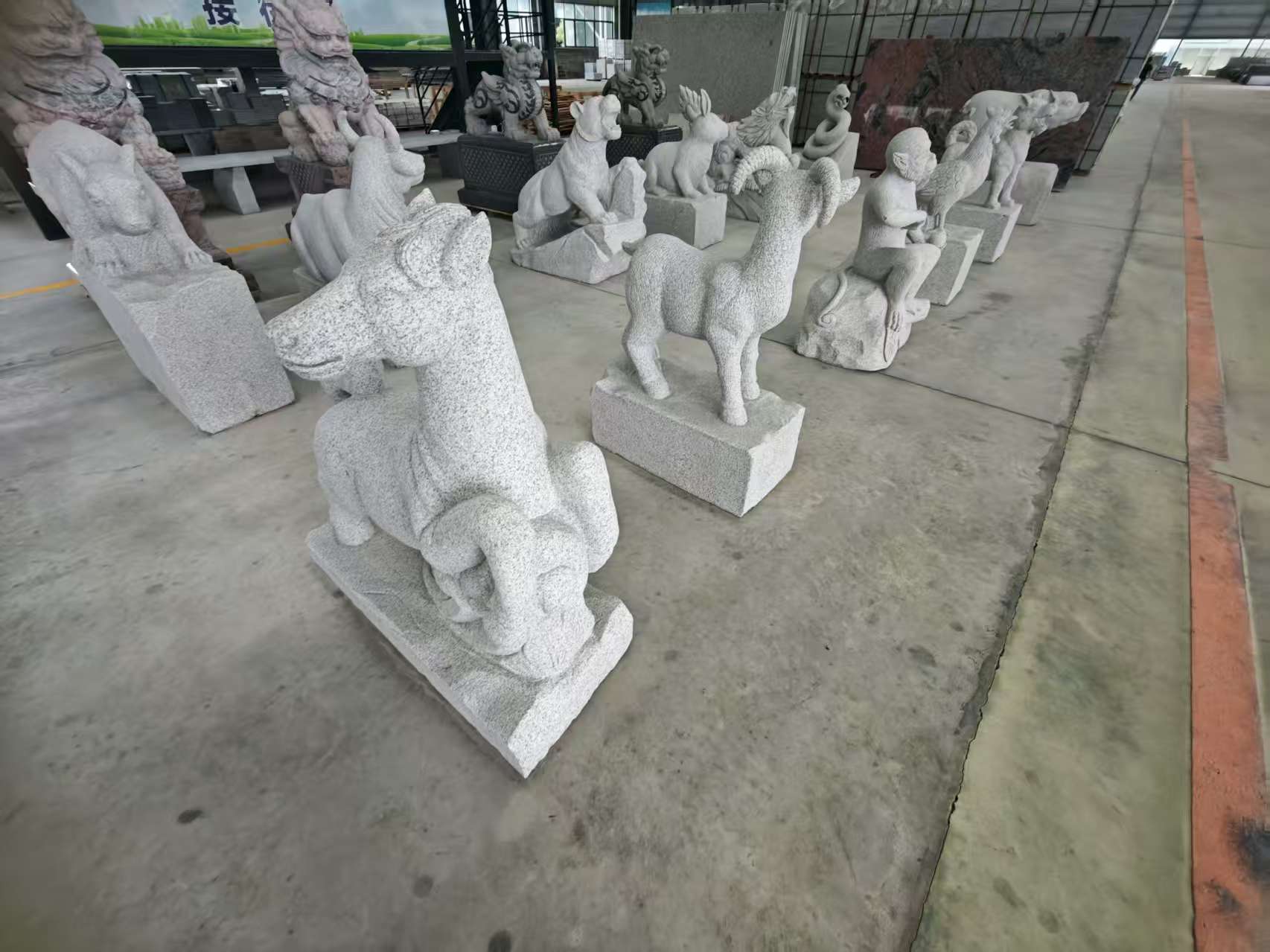 包头 芝麻白花岗岩造型立体雕刻——十二生肖