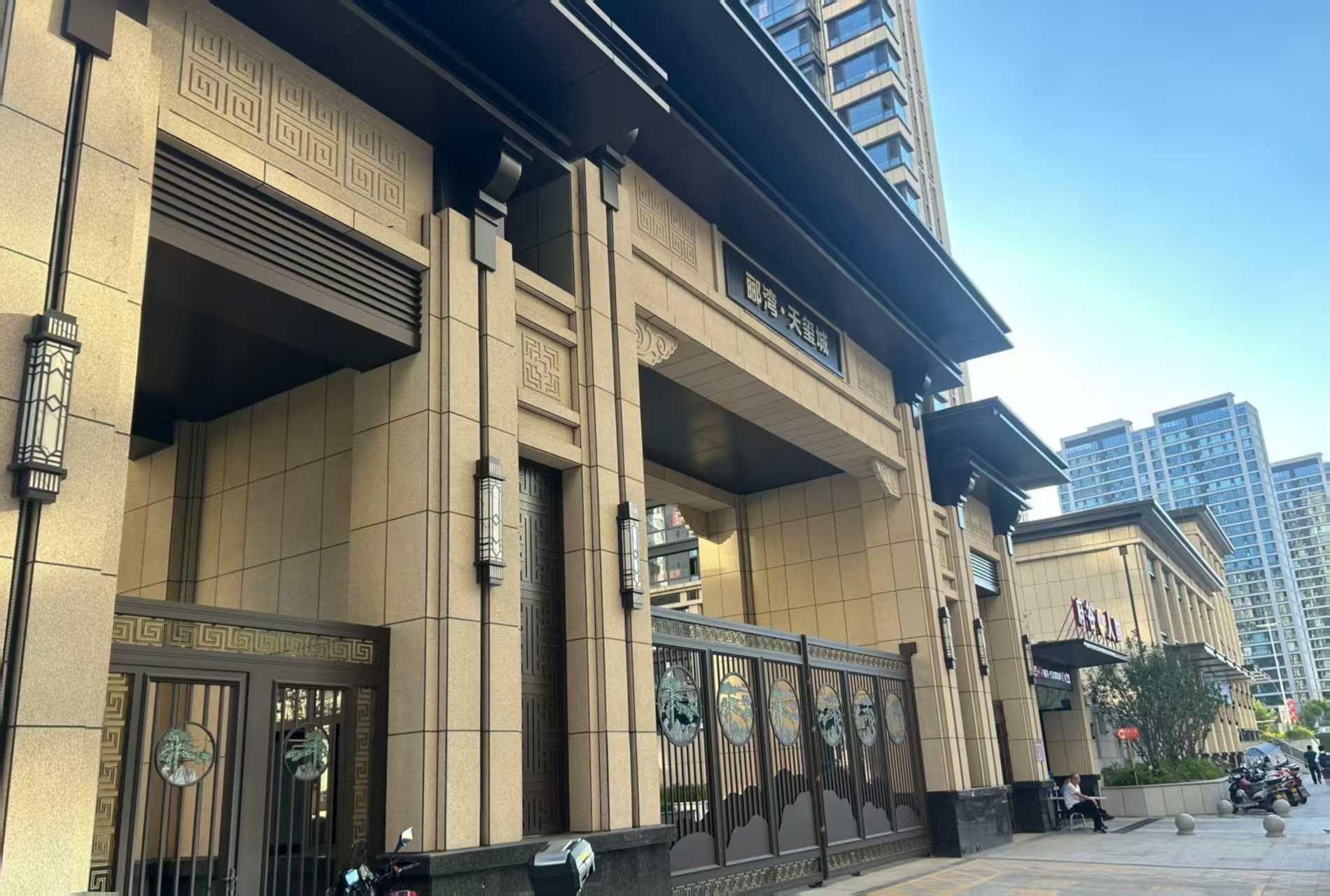 包头 黄金麻花岗岩荔枝面小区门楼外墙干挂