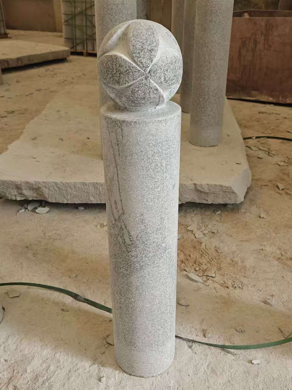 包头 芝麻白花岗岩石材挡车石柱、停车柱、圆柱挡车柱、方柱挡车柱等