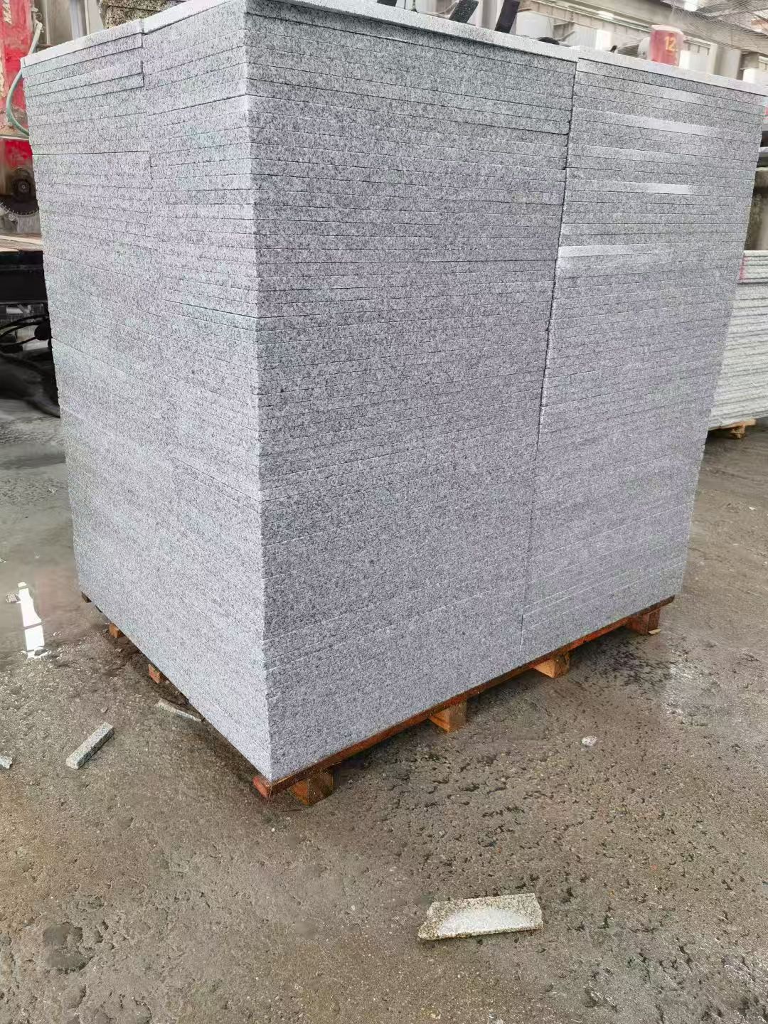 包头 芝麻白火烧面1.8厚300*600地铺石，尺寸标准，厚薄均匀