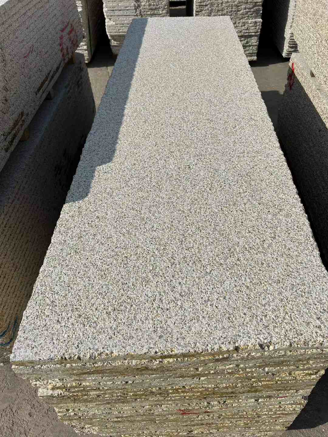 包头 黄金麻花岗岩荔枝面毛板，半成品