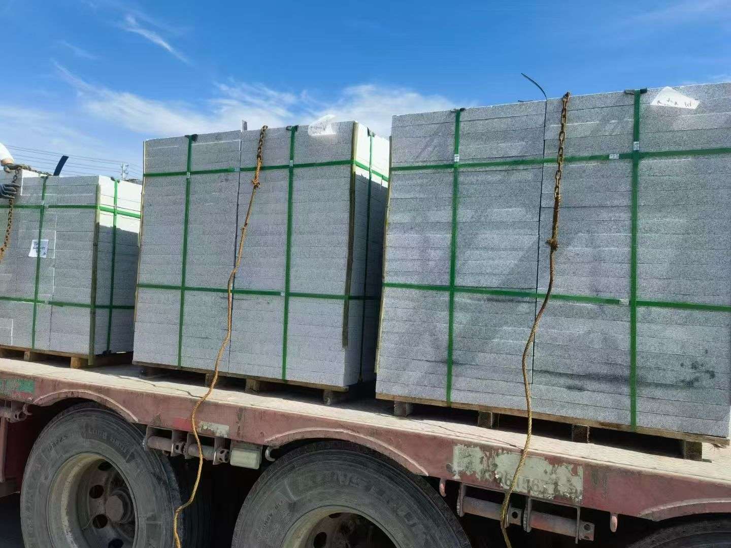 包头 芝麻白花岗岩地铺石装车日常