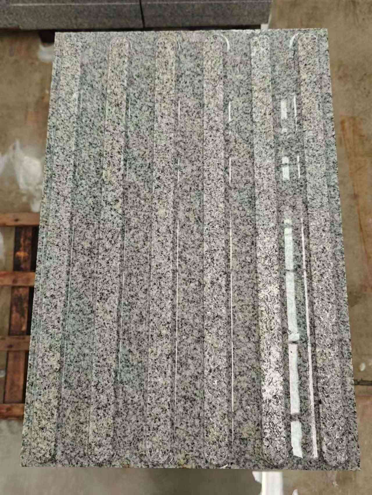 包头 芝麻白花岗岩荔枝面雕刻盲道，盲条