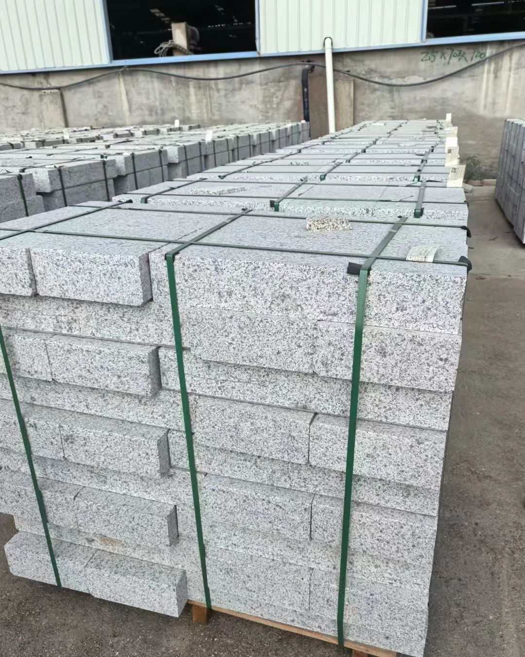 包头 白麻花岗岩路沿石，弧形路沿石，道牙石，马路牙子，界石，路缘石，平沿石，直岩石，平缘石等