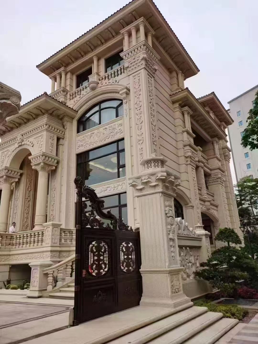 包头 黄金麻花岗岩别墅外墙干挂效果展示